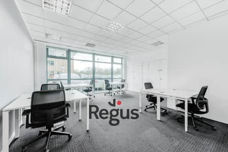 مکتب  للايجار في المقطم، القاهرة - Regus Quatro House 216 Frimley UK Large Office 1. jpg