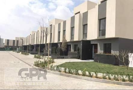 4 Bedroom Townhouse for Sale in Shorouk City, Cairo - Finished townhouse villa for sale 240m Al Burouj Shourouk City with installments   تاون فيلا في الشروق  البروج