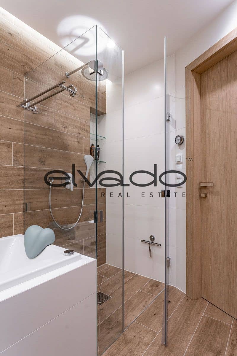 7 modern-bathroom-glass-enclosed-shower-111019-102-09. jpg