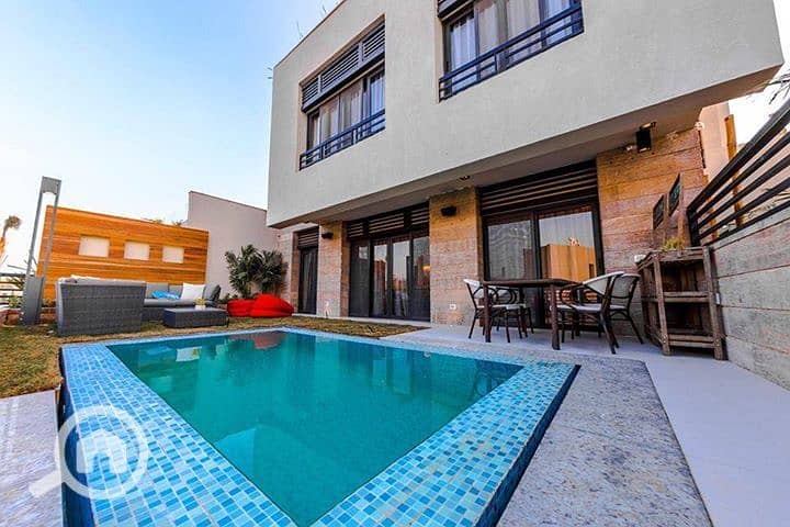 Duplex with garden, modern finishing, smart system and kitchen for sale