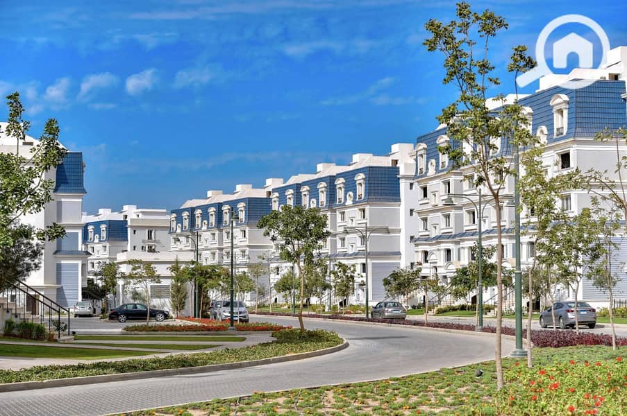 10 Life in Mountain View Hyde Park compound. jpg