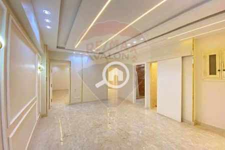 شقة 3 غرف نوم للبيع في سابا باشا، الإسكندرية - 1. jpg