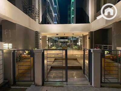 2 Bedroom Flat for Sale in New Cairo, Cairo - فيو مدخل تاج سيتي للبيع. jpg