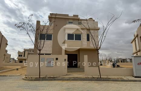 4 Bedroom Villa for Sale in 6th of October, Giza - IMG-20250320-WA0074. jpg