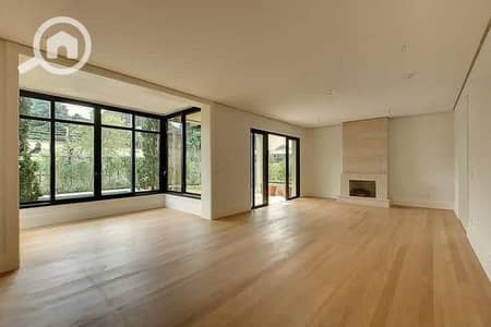 4 Bedroom Townhouse for Sale in Sheikh Zayed, Giza - Villa Townhouse 220m for sale in Village West Sheikh Zayed near the hypermarket.