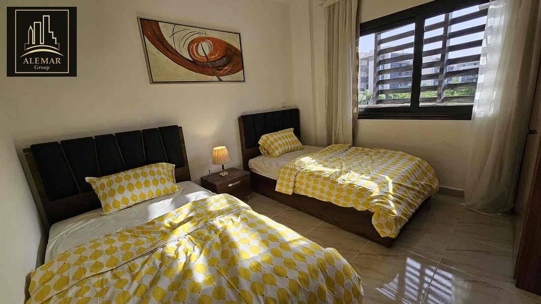 10 c8cdb0ed-57b7-46b3-a46e-61856cb4b2af. jpg