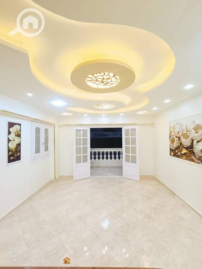 3 Bedroom Flat for Sale in Nakheel, Alexandria - شقه فى شاطئ النخيل اسكندريه ثالث عمارة للبحر (3غرف) مسجلة