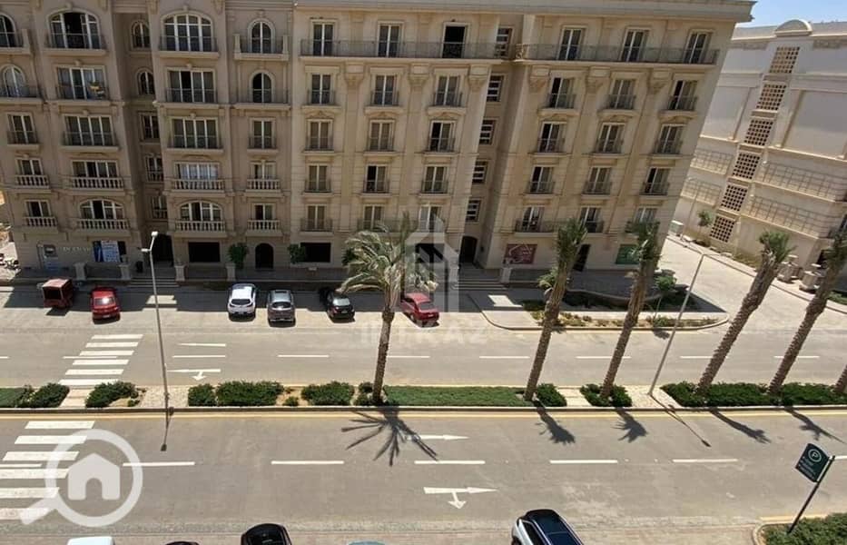 5 Apartment in hyde park. jpg
