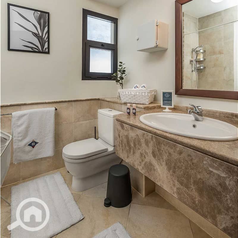 10 cbathroom2. jpg