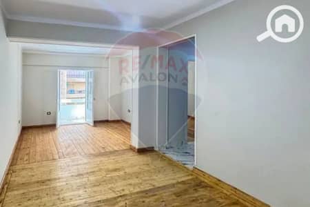فلیٹ 3 غرف نوم للايجار في سابا باشا، الإسكندرية - 1. jpg