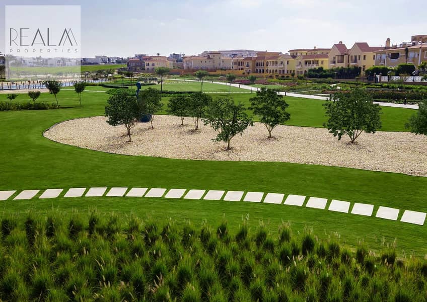 8 GREENS_SIGNATURE_BROCHURE_Page_04_Image_0001. jpg