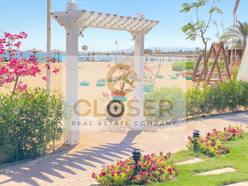 10 09b86db6-5116-4e40-a0de-d842814ba96b. jpeg