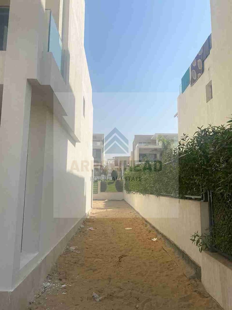4 1000595091. jpg
