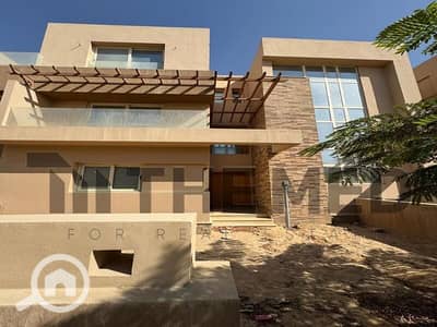 5 Bedroom Townhouse for Sale in 6th of October, Giza - IMG-20250410-WA0084. jpg