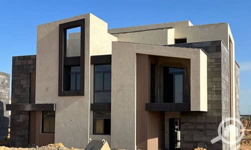 4 Bedroom Townhouse for Sale in 6th of October, Giza - Townhouse for sale at a special price in Kefa compound next to Palm Parks with the possibility of finishing and an open view of the lagoon.