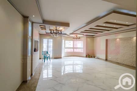 شقة 4 غرف نوم للبيع في رشدي، الإسكندرية - IMG-20250521-WA0074. jpg