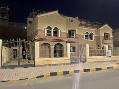 1 Bedroom Villa for Sale in Sheikh Zayed, Giza - فيلا بالخمائل نصف تشطيب ٢٢ مليون مطلوب ١٨ مقدم
