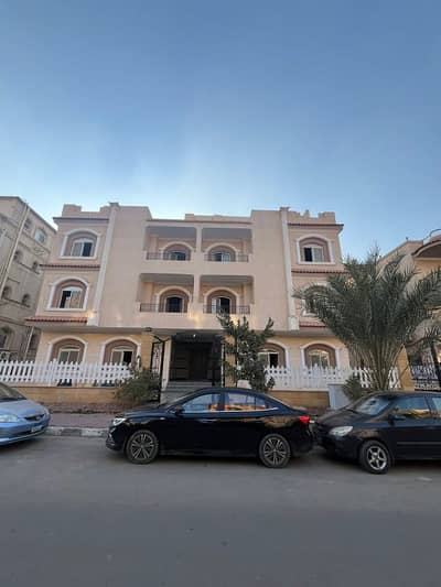 5 Bedroom Villa for Sale in New Cairo, Cairo - فيلا سكنية فى الرحاب ١