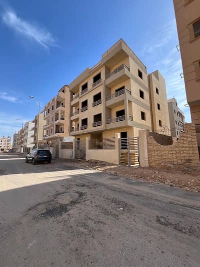 أرض سكنية  للبيع في حدائق اكتوبر، الجيزة - عمارة سكنيه للبيع