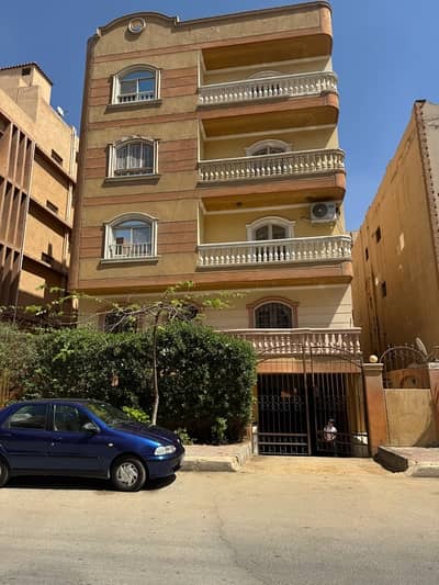 أرض سكنية  للبيع في 6 أكتوبر، الجيزة - عماره كامله للبيع
