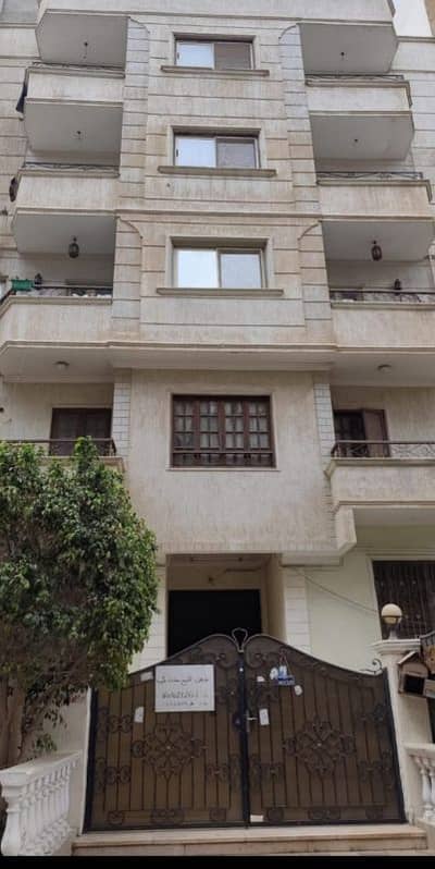 أرض سكنية  للبيع في 6 أكتوبر، الجيزة - مبني سكني للبيع