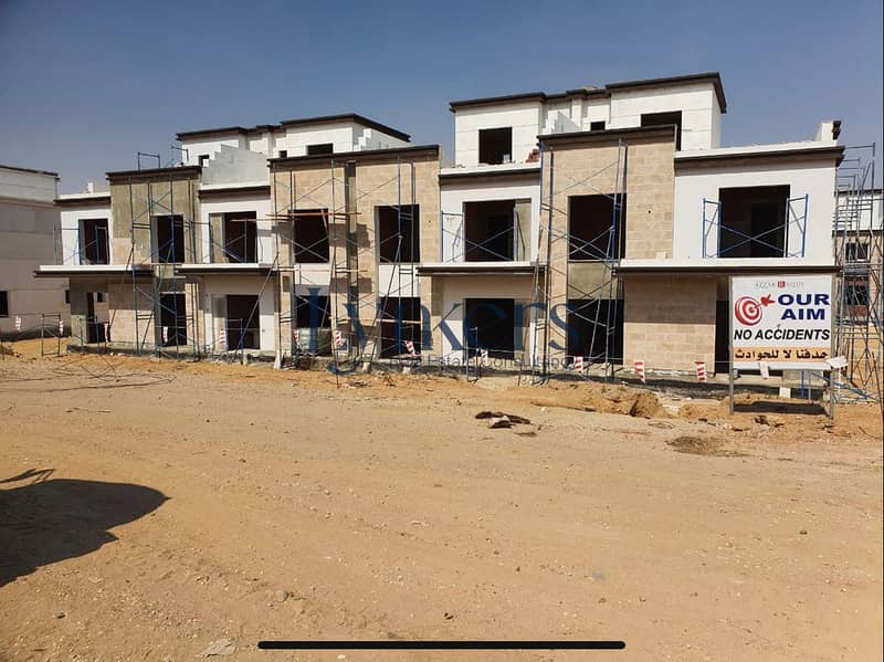 7 Azzar New Cairo Villas. jpg