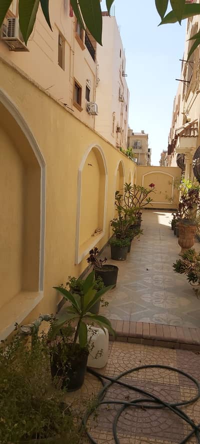 11 Bedroom Villa for Sale in New Cairo, Cairo - فيلا للبيع بالحى الأول – التجمع الخامس