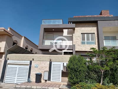 6 Bedroom Twin House for Sale in Sheikh Zayed, Giza - 5034f5b7-0617-4755-aab4-63bd78cc5fdf. jpg