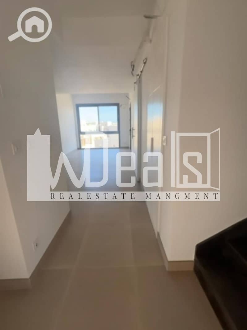 7 d579f4e3-f3ce-45db-a4b7-45e2c0fa525b. jpg