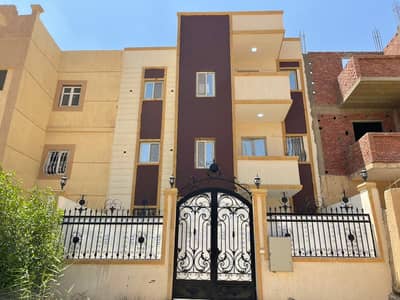 Residential Land for Sale in Hadayek October, Giza - بيت 3 ادوار بحديقة متشطب واجهة و دور أول ألترا سوبر لوكس حدائق اكتوبر