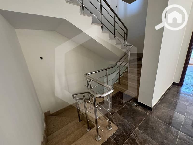 9 Grand Height 9. jpg
