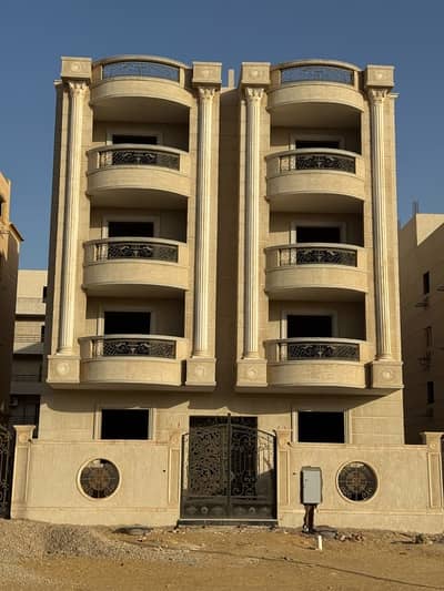 Residential Land for Sale in 6th of October, Giza - عمارة للبيع صف اول على البوليفارد امام جراند هايتس مباشرة