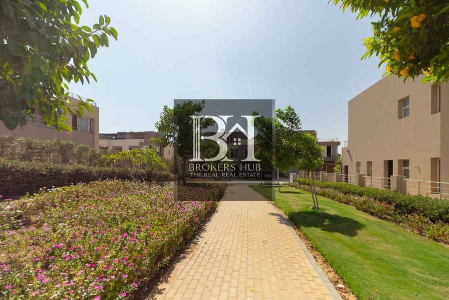 9 20220928-Palm-Hills-Zayed-BeautyShoot-196-(1)_11zon-(1)-(1). jpg