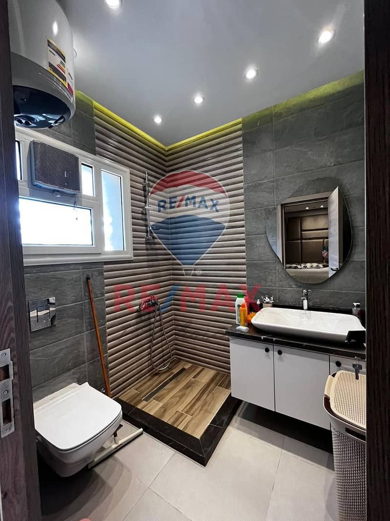 12 aebfd7a4-d4a1-434c-9605-6c1e794aab49. jpg