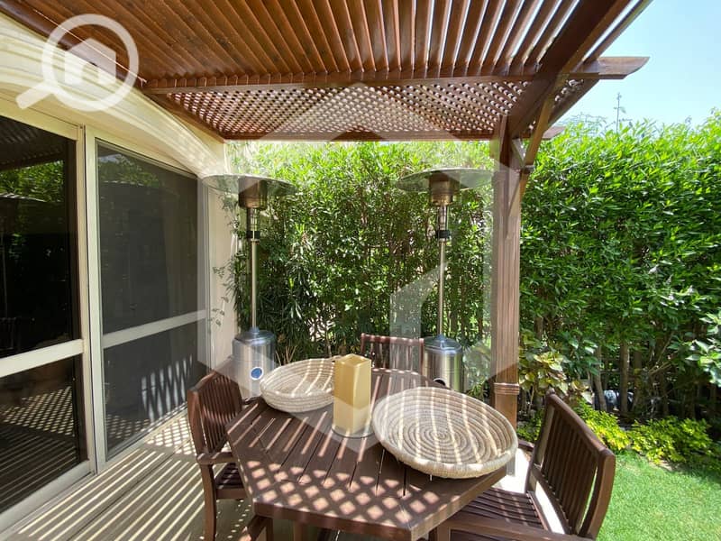 4 Al Patio 6 4. jpg