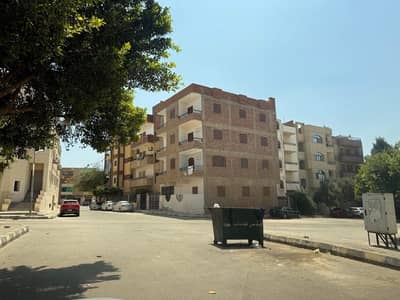 أرض سكنية  للبيع في العبور، القاهرة - منزل للبيع ناصيه متشعب ألترا سوبر لوكس بمدينه العبور الحي الاول