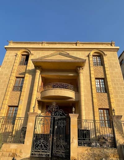 11 Bedroom Villa for Sale in New Cairo, Cairo - فيلا بالشويفات ارقي منطقه بالتجمع الخامس