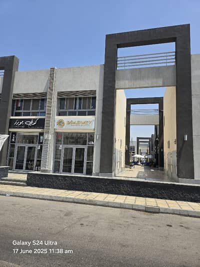 Retail for Rent in Madinaty, Cairo - محل متشطب وجهة مميزة سوق كرافت زون مدينتي