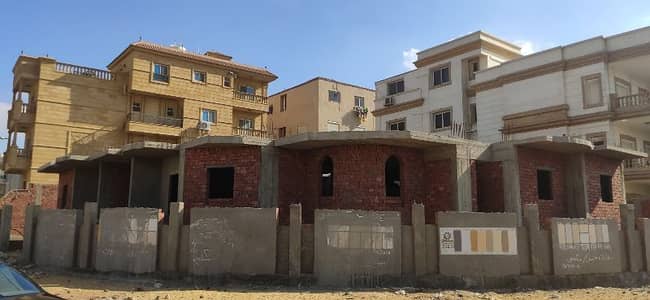 أرض سكنية  للبيع في القاهرة الجديدة، القاهرة - للتميز ارض فلل نرجس ٤ التجمع الخامس علي الشارع الرئيسي ناصية