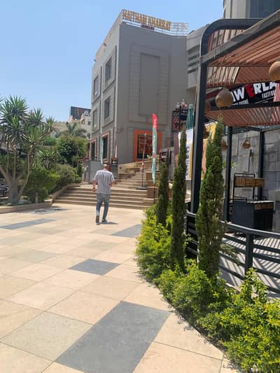 Retail for Rent in New Cairo, Cairo - محل للايجار بالتجمع الخامس