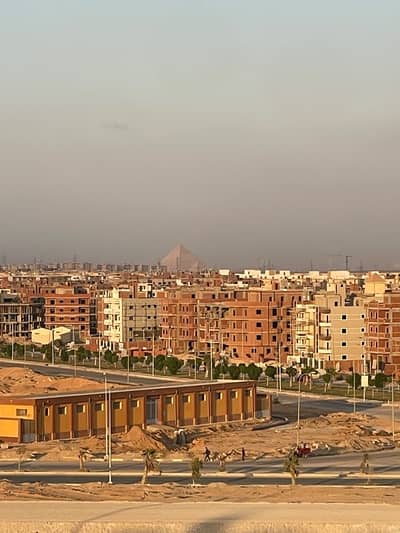 أرض سكنية  للبيع في حدائق اكتوبر، الجيزة - أرض بموقع ذهبي للمطورين العقاريين – حدائق أكتوبر – شارع النوادي مباشرة