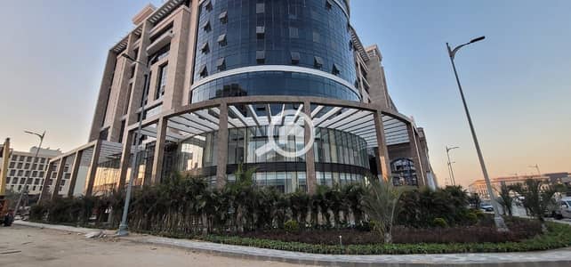 Retail for Rent in New Capital City, Cairo - محل للإيجار في فود كورت مول الشانزليزيه – موقع مميز بحي المال والأعمال