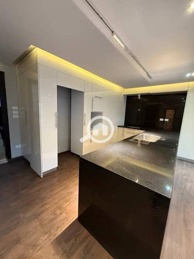 3 Bedroom Flat for Sale in New Cairo, Cairo - 489968641_2052534045155789_4436635741718619420_n. jpg