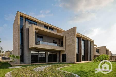 6 Bedroom Villa for Sale in New Cairo, Cairo - فيلا للبيع في تاج سيتي. jpg