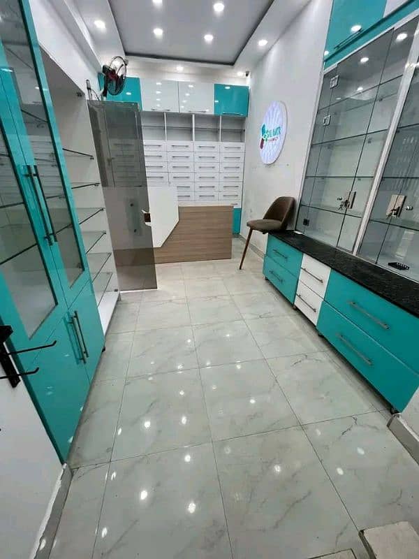 صيدلية مفروشة بالكامل صيدلية مفروشة بالكامل