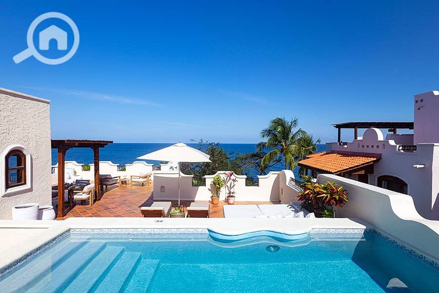11 Rooftop-Pool. jpg