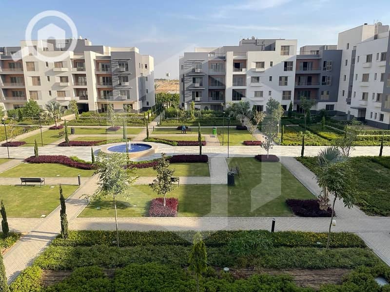 10 Courtyard Aeon 10. jpg