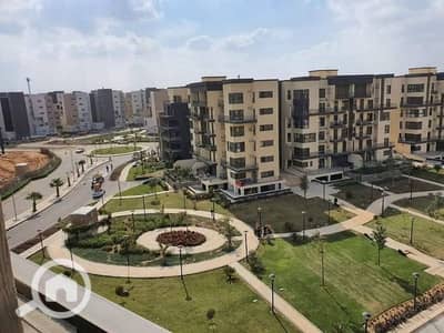 3 Bedroom Flat for Sale in Madinaty, Cairo - شقة للبيع فى مدينتى 153متر منطقه b8 المميزة دور ثانى عقد قديم