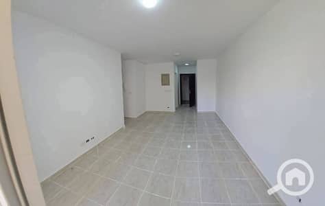 3 Bedroom Apartment for Sale in Madinaty, Cairo - شقه للبيع في مدينتي 3غرف وحمامين ب4مليون و800 الف فيوجاردن خالصه اقساط