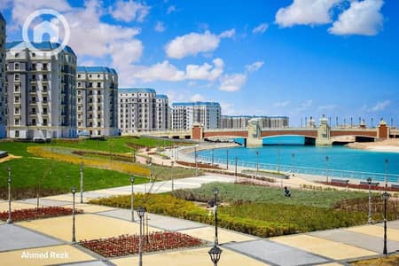 2 Bedroom Chalet for Sale in Raml Station, Alexandria - Chalet for sale, finished, in New Alamein, first row on the lagoon, with a down payment of 600,000.